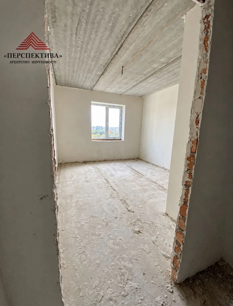Продаж 3- кімнатної квартири з видом на озеро