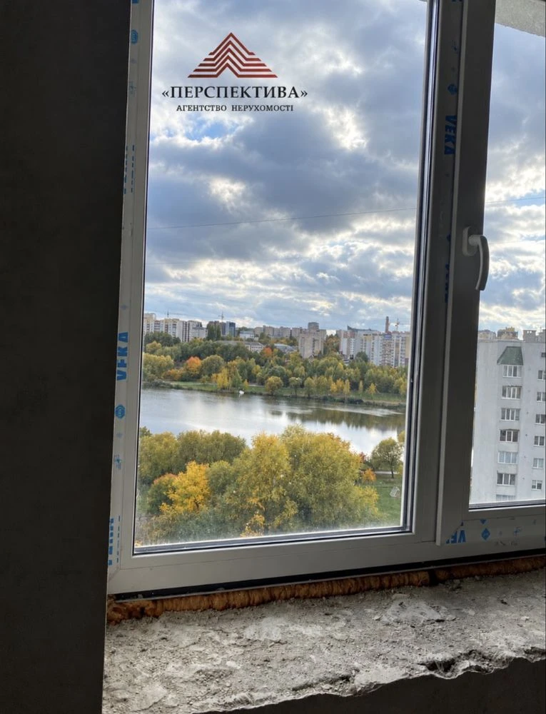 Продаж 3- кімнатної квартири з видом на озеро