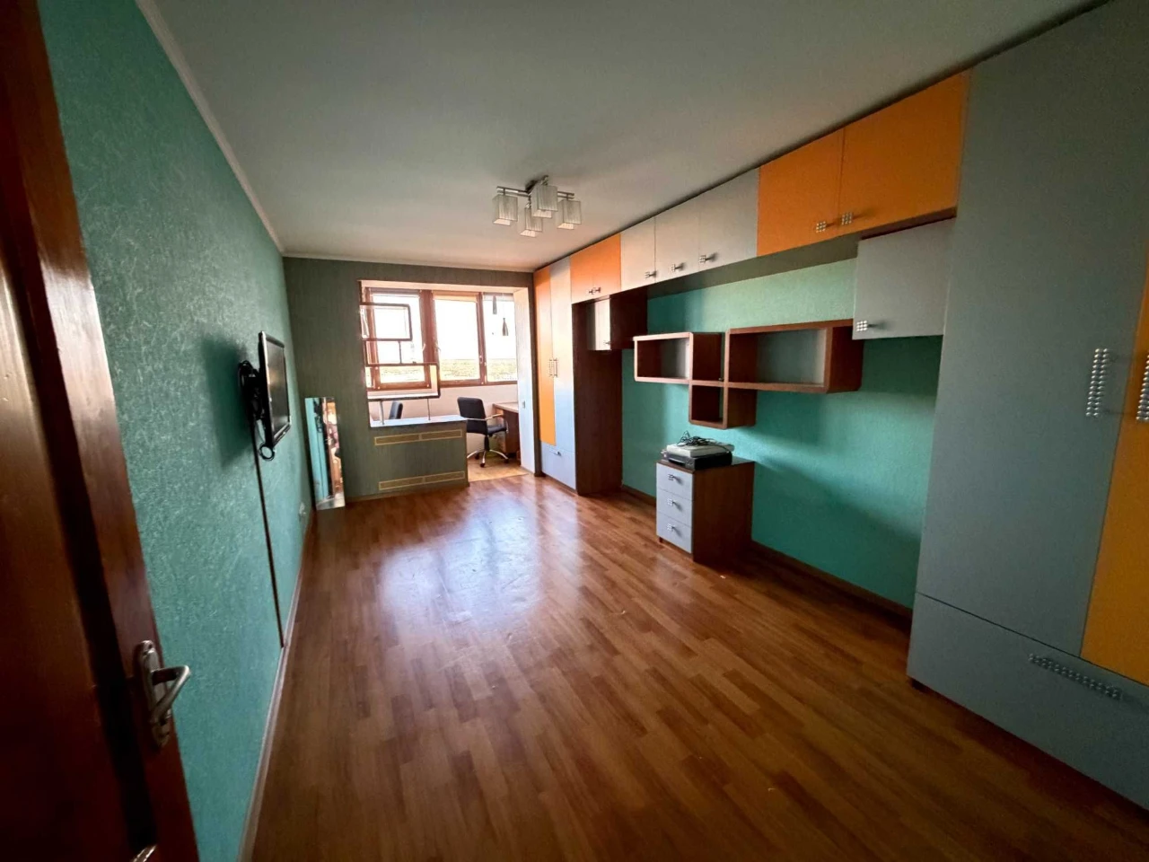 Продам 3-кімнатну квартиру на Олексіївці, метро Перемога, бу