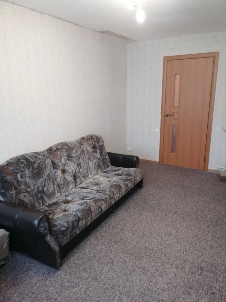 Продам 2 ком.квартиру Титова 22а/Правый берег
