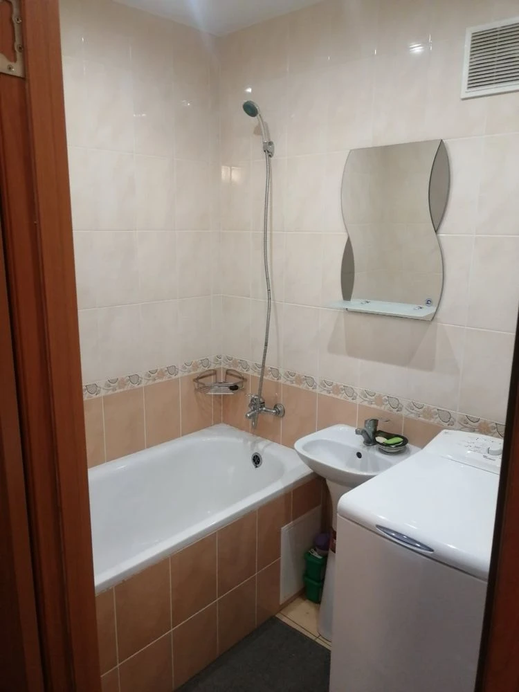 Продам 2 ком.квартиру Титова 22а/Правый берег