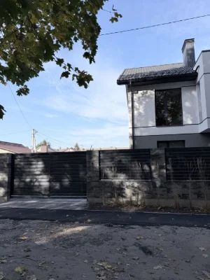 Продаж кутового котеджу двояну в районі Податкової