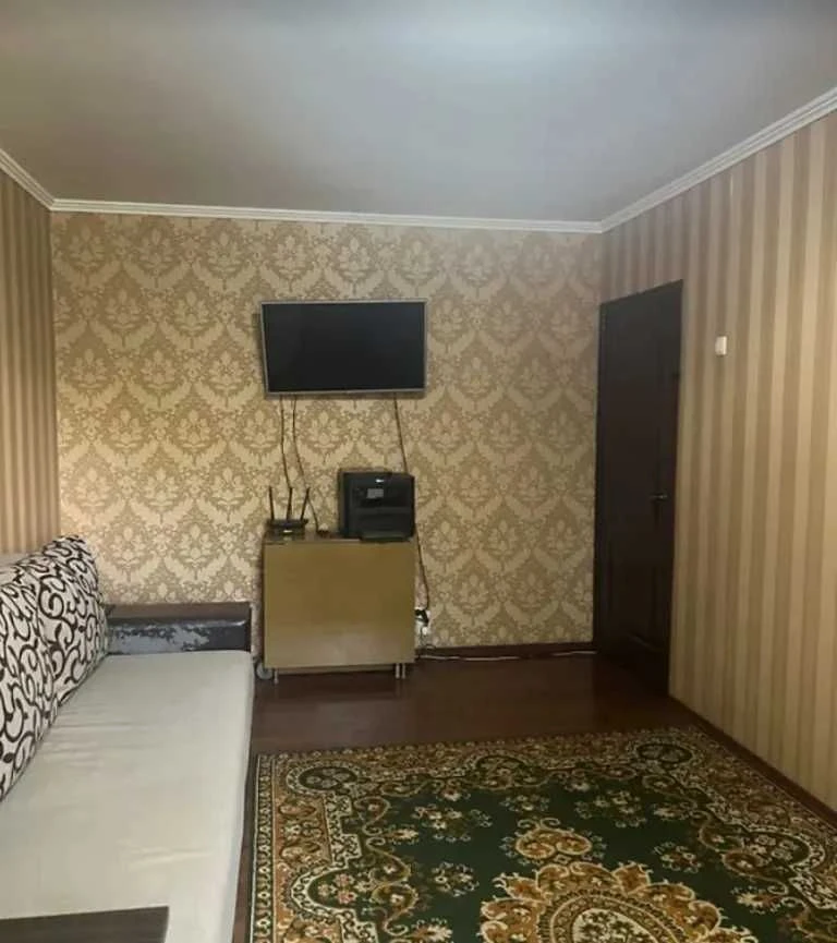 Продам 2 комнатную квартиру с ремонтом проспект Поля