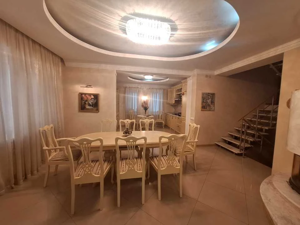 Будинок. Київ, Оболонська набережна вул.