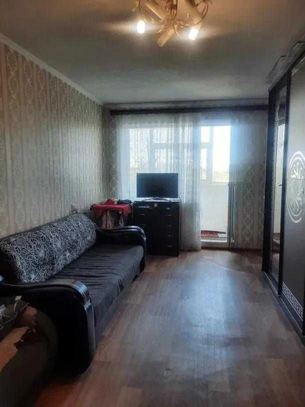 Продам 1 кім. кв. квартиру біля метро Індустріальна.
