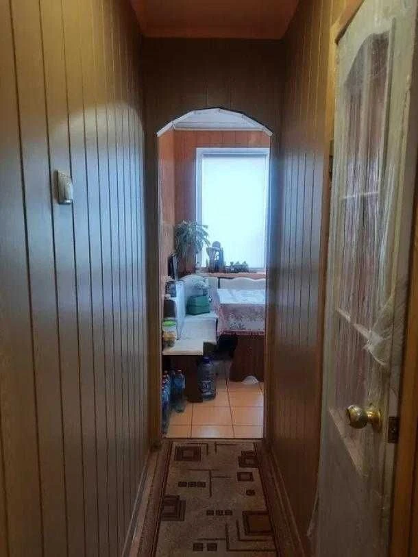 Продам 1 кім. кв. квартиру біля метро Індустріальна.