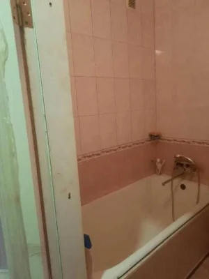 Продам 1 кім. кв. квартиру біля метро Індустріальна.