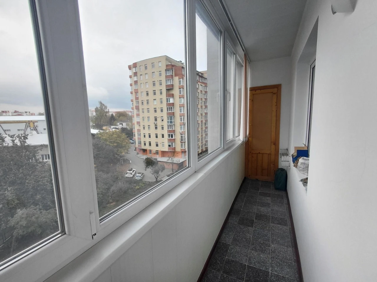 Продається 2 кім кваитира 56 м.кв по вул. Лучаківського