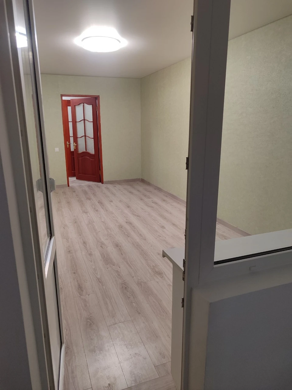 Продам свою  3 ком.квартиру с подвалом 3 метра ж/м Покровски