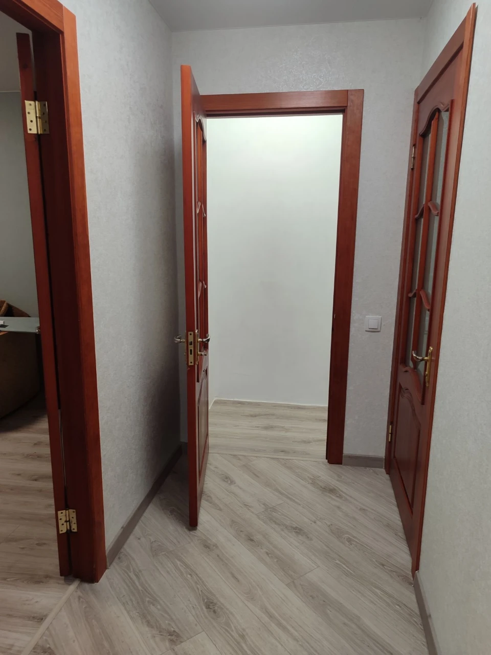 Продам свою  3 ком.квартиру с подвалом 3 метра ж/м Покровски