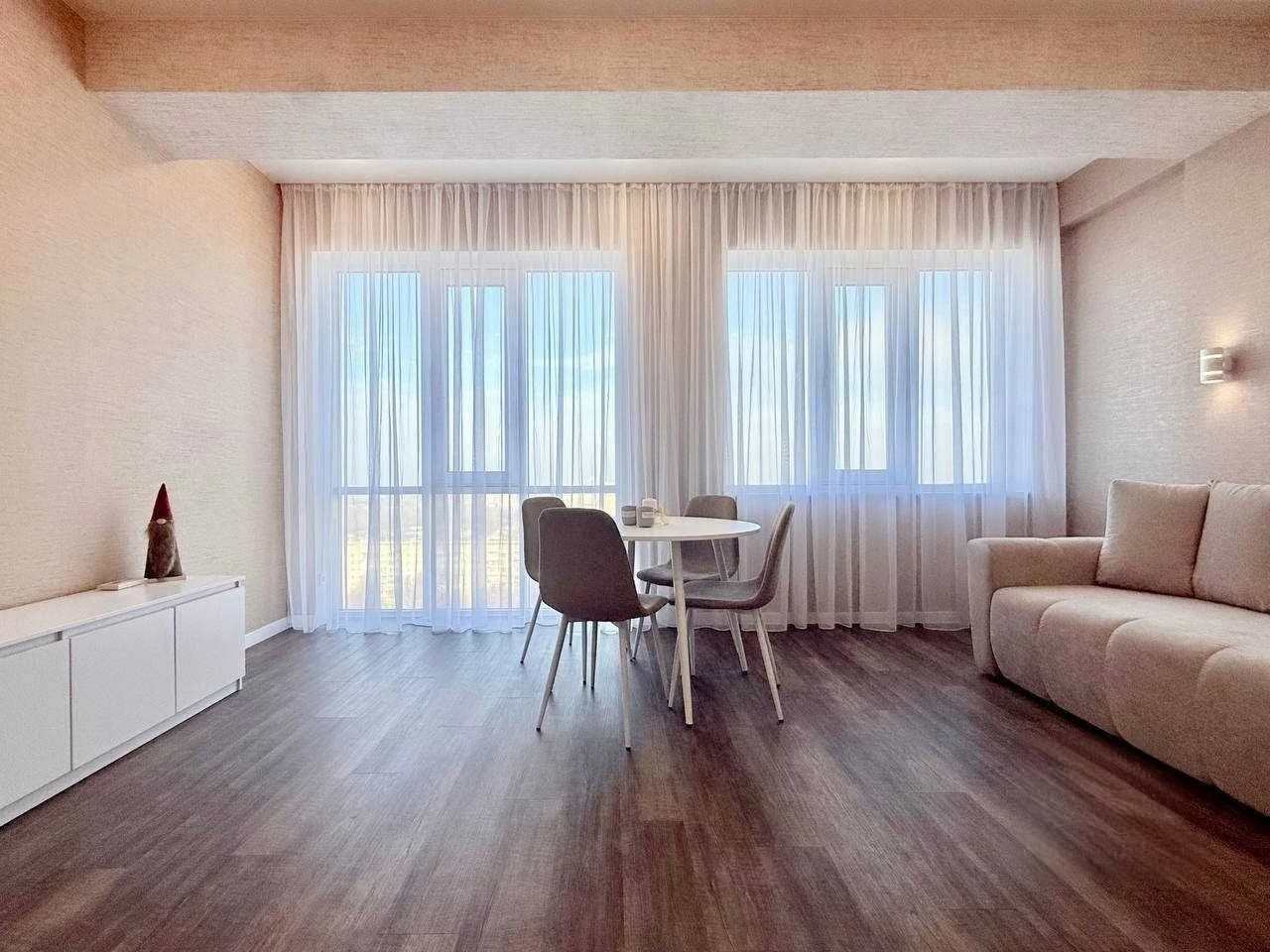 Продаж видової 3к квартири 71,5м² з ремонтом та меблями | ЖК