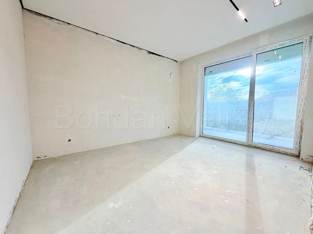 Продаж будинку з частковим ремонтом/240 м2/Ділянка/Комунікац