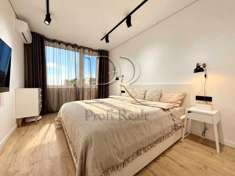 Apartment. Kyiv, Rodyny Kristeriv st.