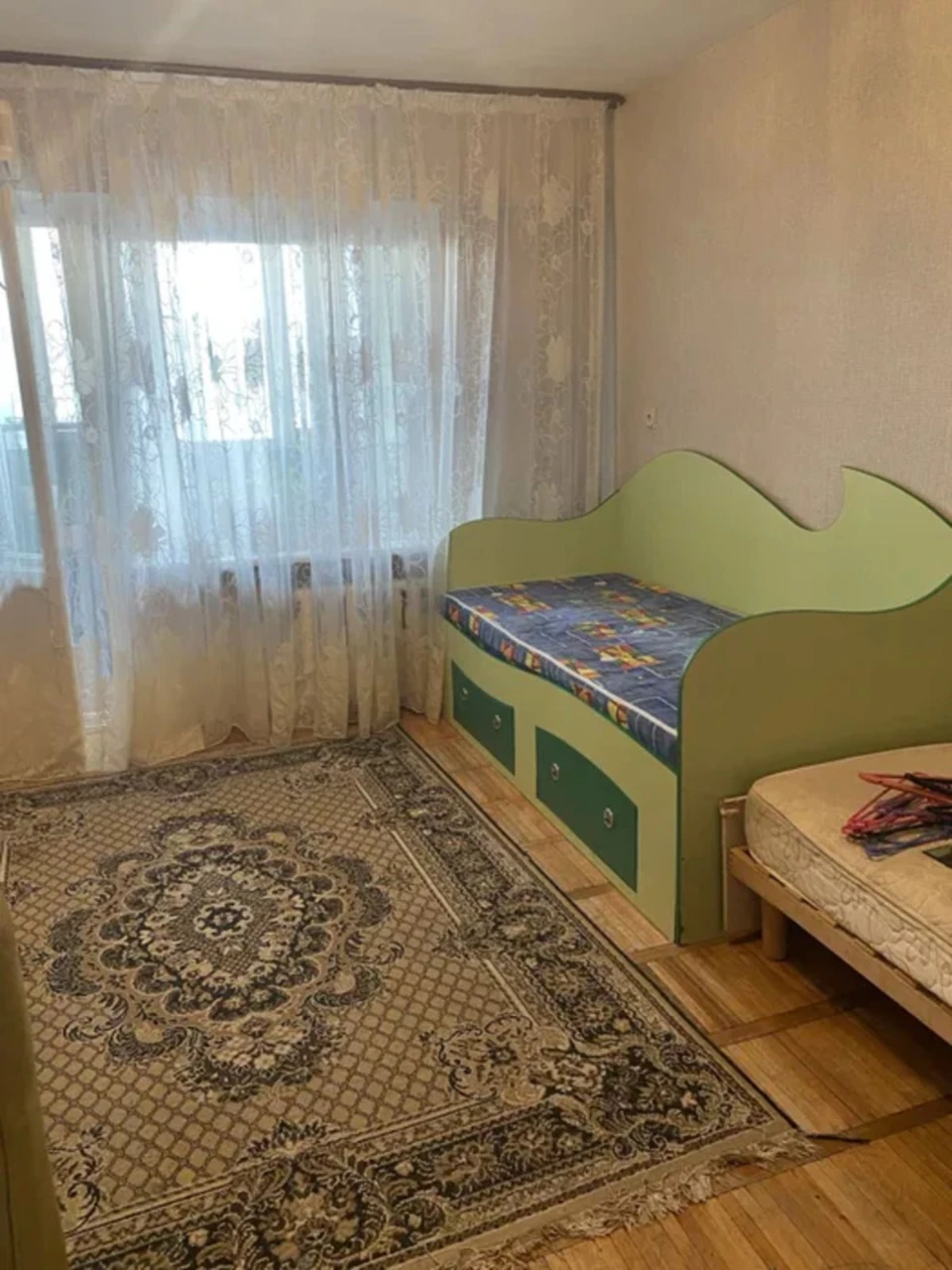 Продам 3 к. квартиру, улица Академика Филатова, рядом с площ