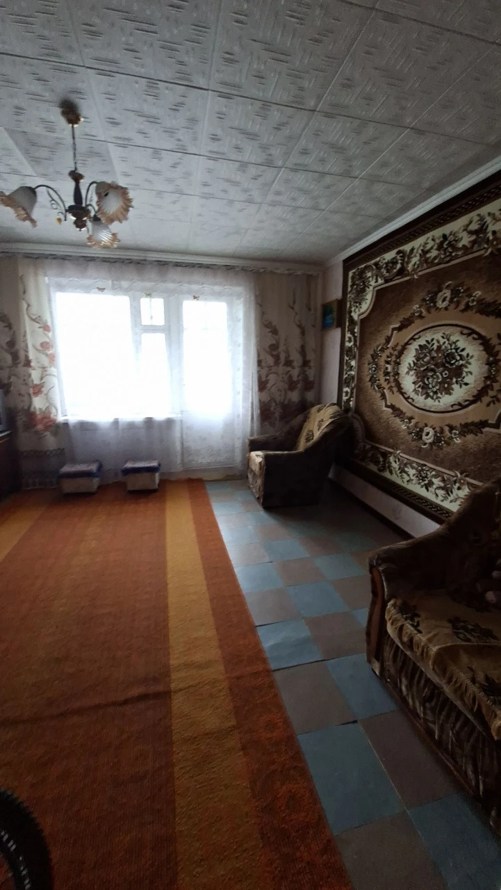 For Sale: 3-room apartment with individual heating in the area of Bi