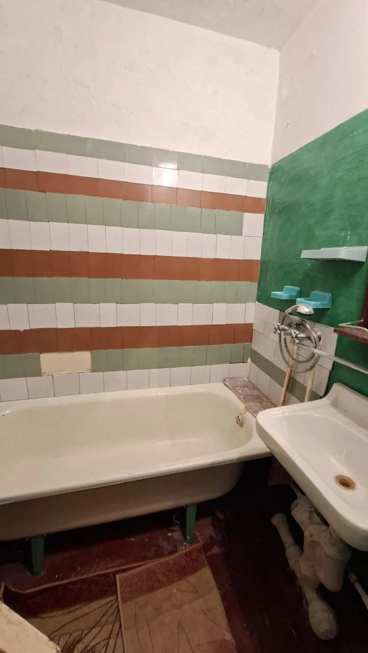 For Sale: 3-room apartment with individual heating in the area of Bi