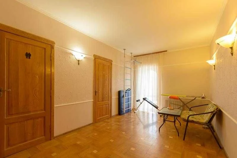 Urgent! Top Offer! Sale of house with gas in Kyiv, 9 rooms