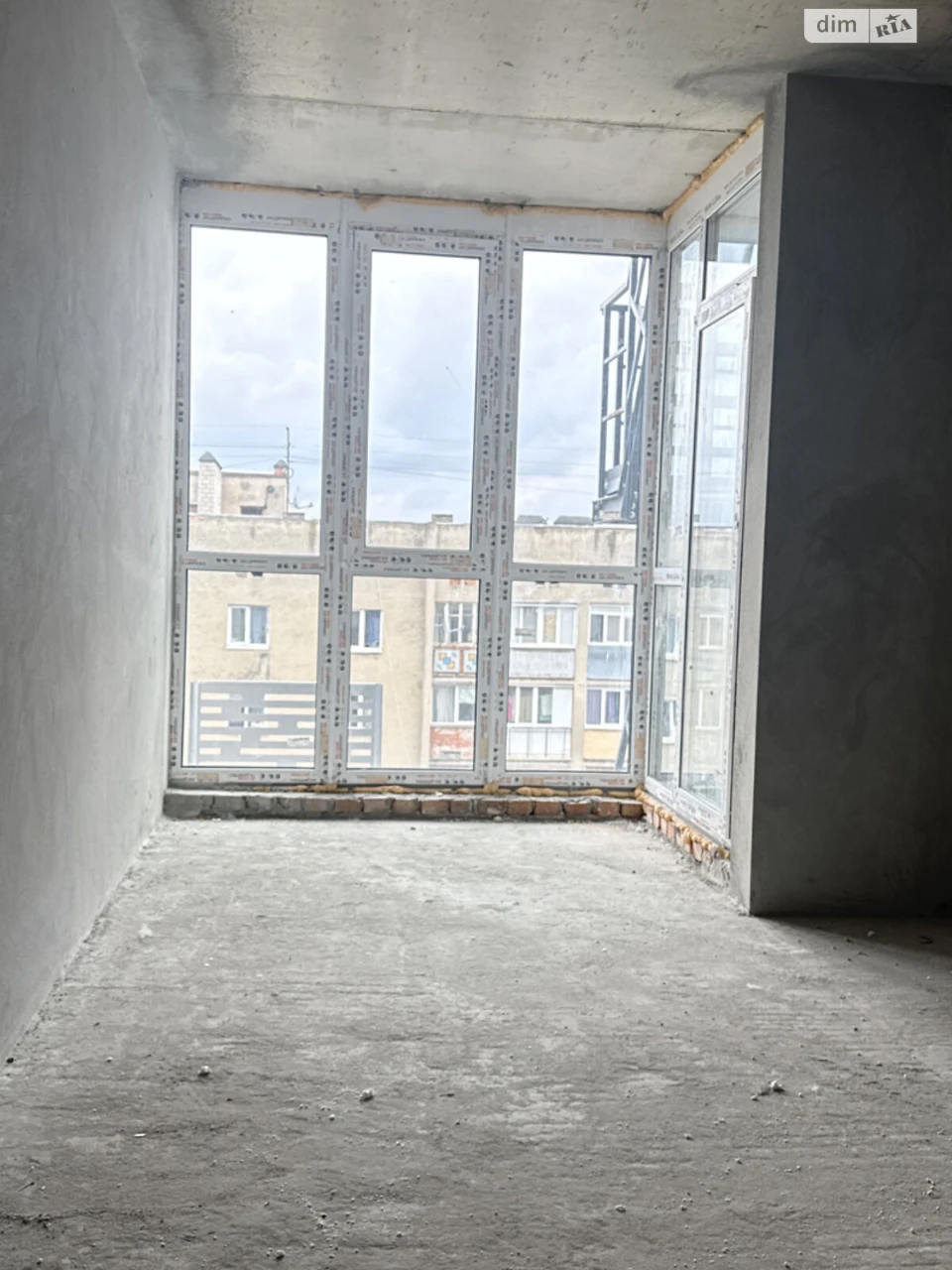 Apartment for Sale in Bratí