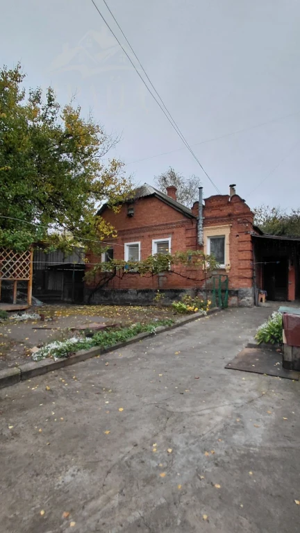 Продаж затишного, окремого цегляного будинку
