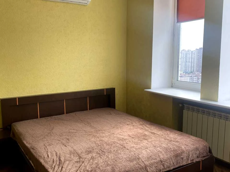 Квартира. Київ, Драгоманова вул.