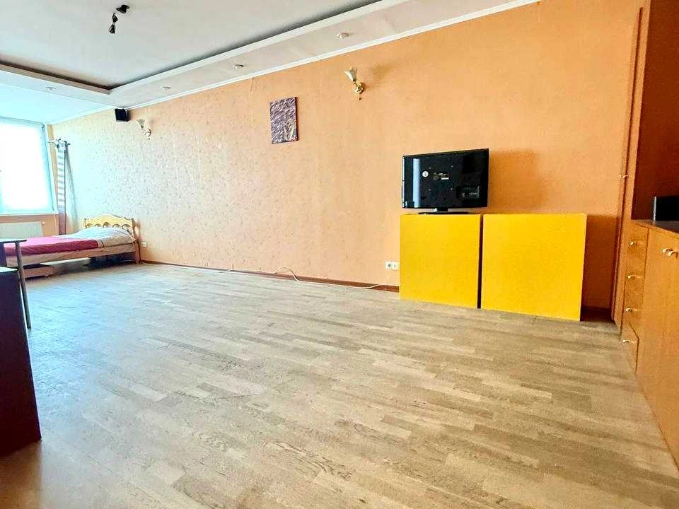 Apartment. Kharkivshe Street, Kyiv