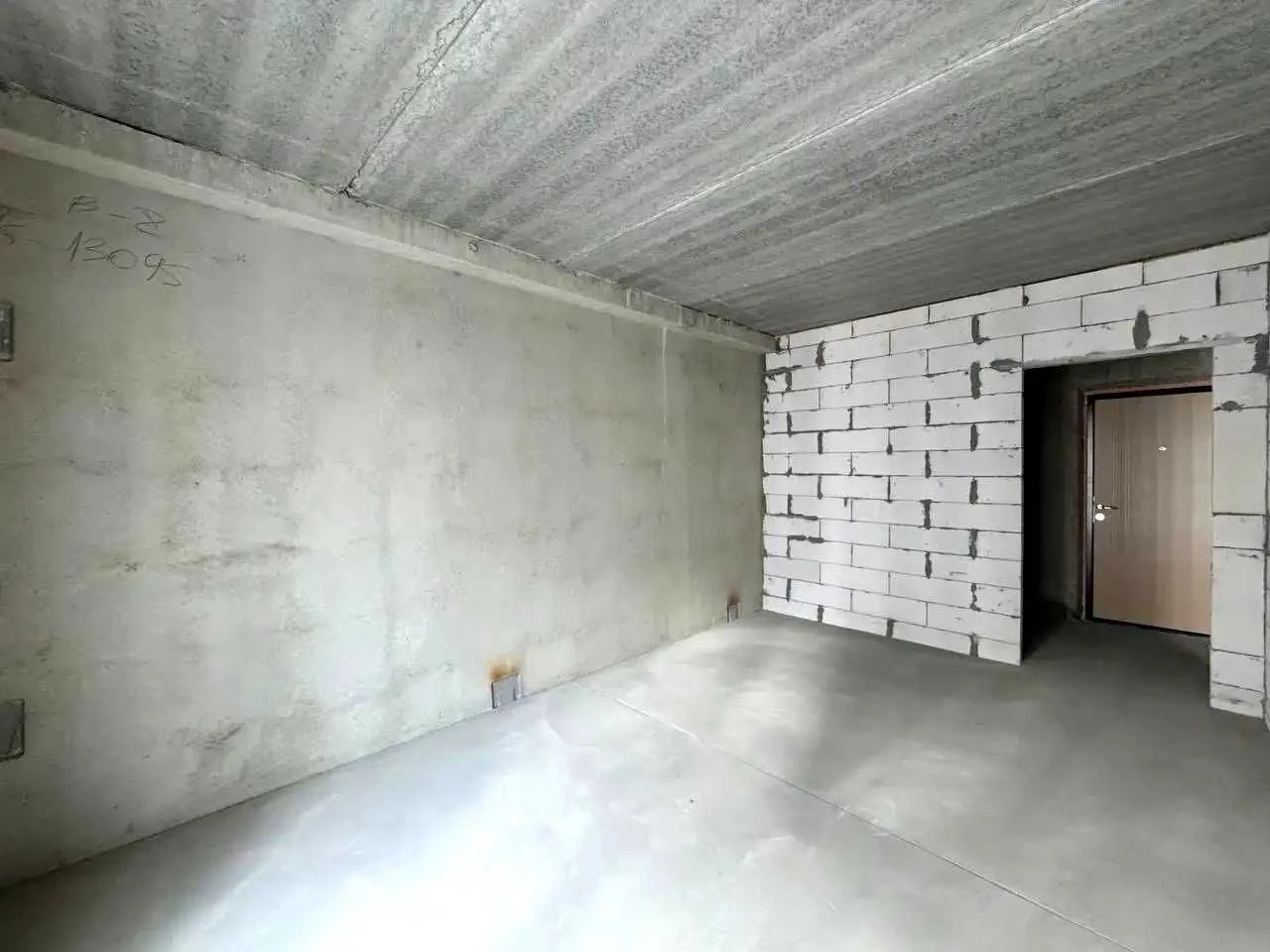 Sale of a one-bedroom apartment, New England Preston, 5 floors.