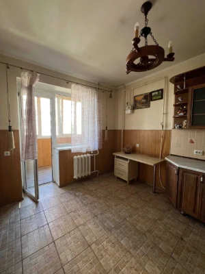 Продам 3х ком квартиру  на Заболотного/Сахарова