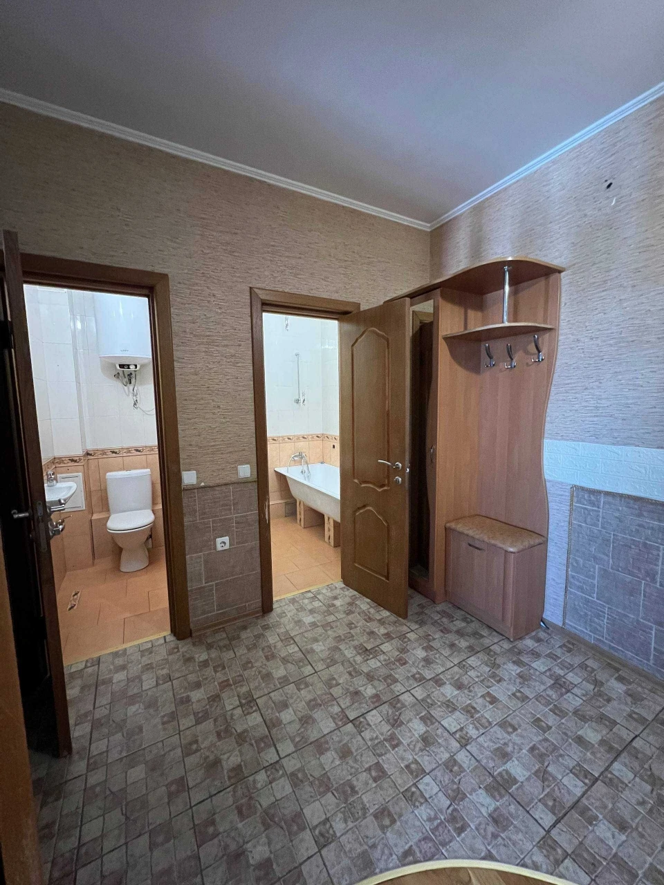 Продам 3х ком квартиру  на Заболотного/Сахарова