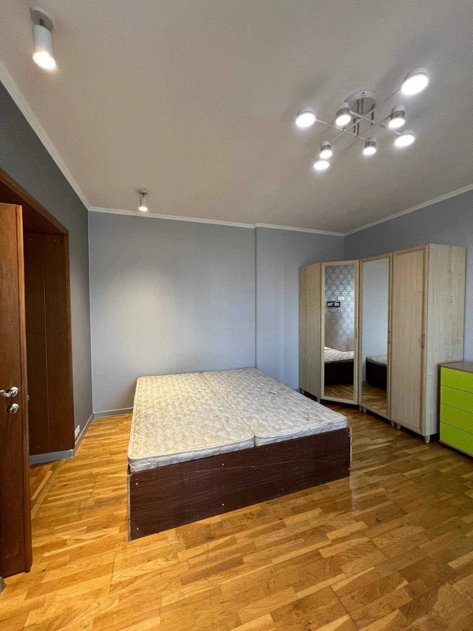 Продам 3х ком квартиру  на Заболотного/Сахарова