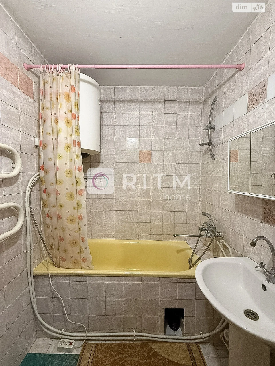 Sale of Apartment, Gushta