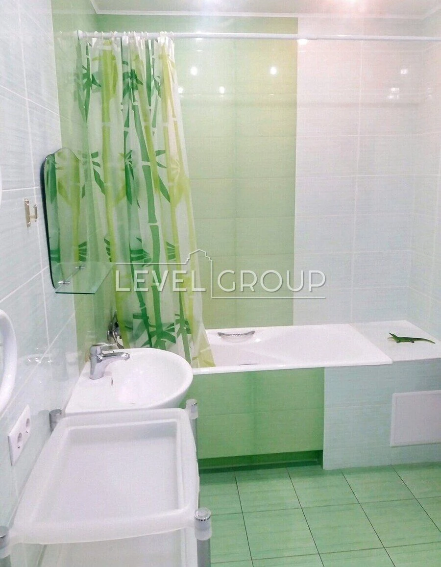 Sale of a 2-bedroom apartment in the "Bogatyrs'kyi" residential complex in Obolon –