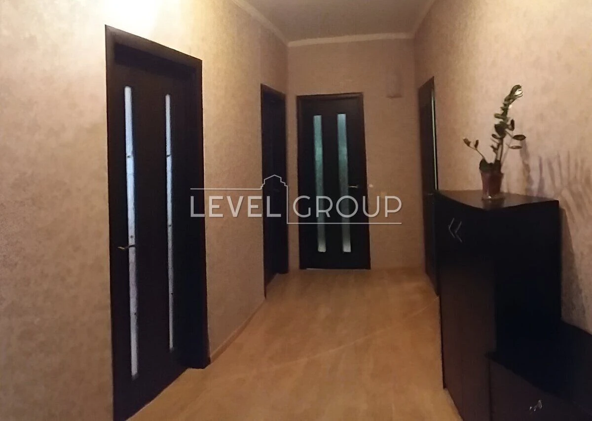 Sale of a 2-bedroom apartment in the "Bogatyrs'kyi" residential complex in Obolon –