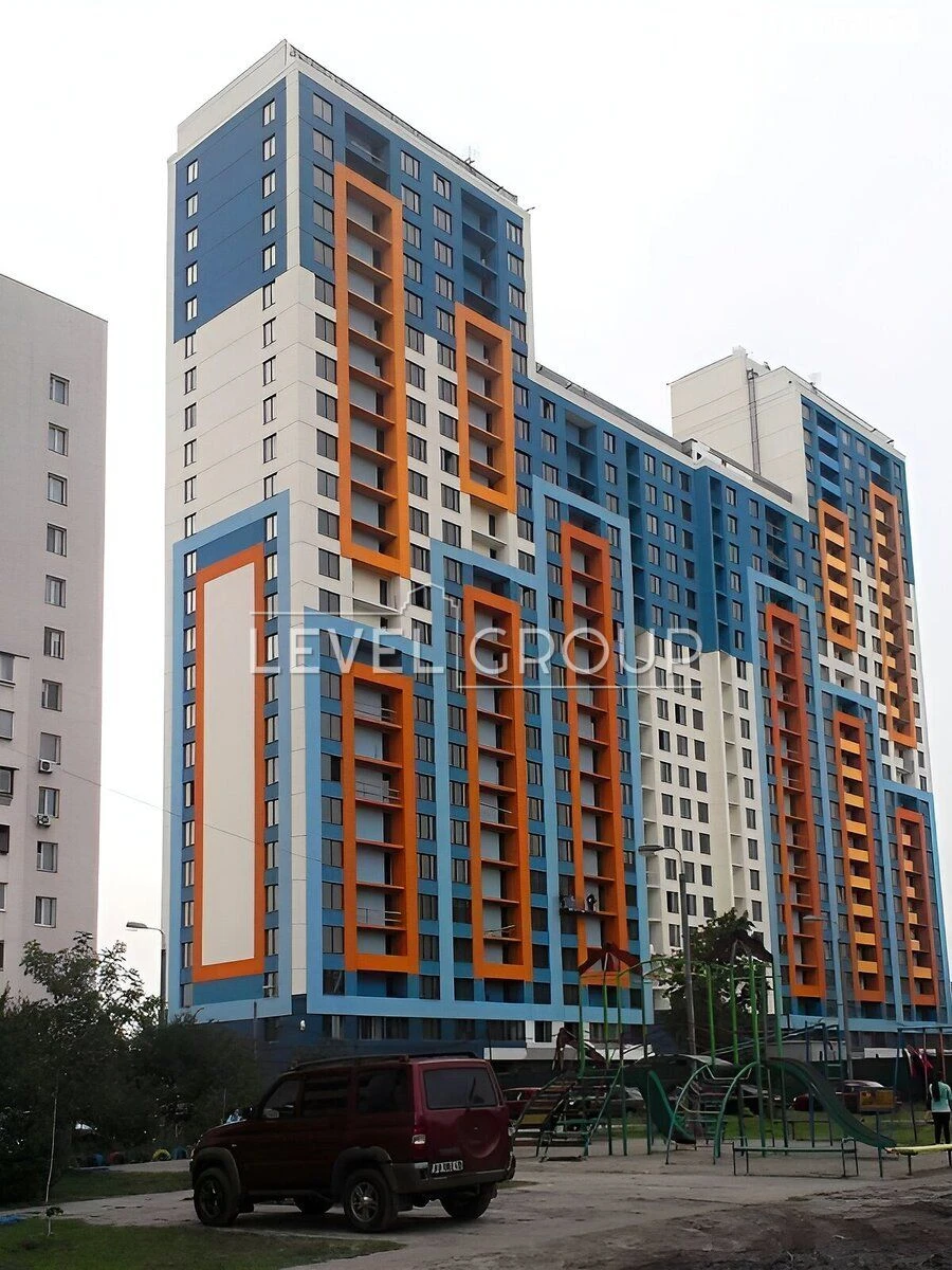 Sale of a 2-bedroom apartment in the "Bogatyrs'kyi" residential complex in Obolon –