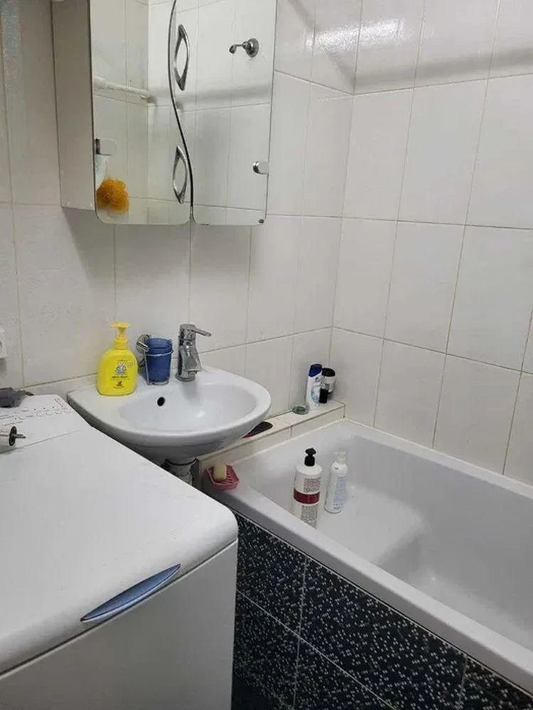 Продаётся 2-комнатная квартира в районе Осенной улицы