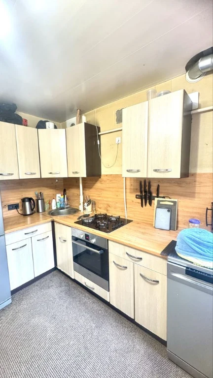 Sale of a 4-room apartment on Nezalezhnosti Street (Titova) in Dnipro.