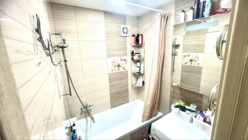 Sale of a 4-room apartment on Nezalezhnosti Street (Titova) in Dnipro.