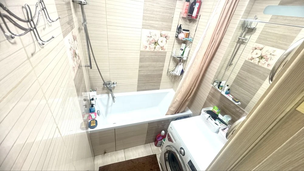 Sale of a 4-room apartment on Nezalezhnosti Street (Titova) in Dnipro.