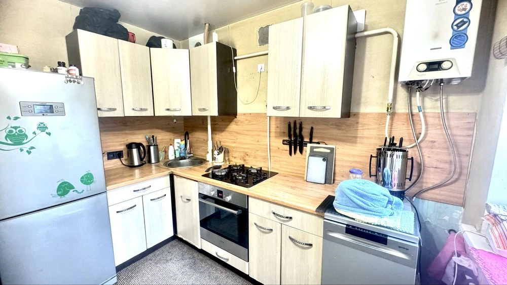 Sale of a 4-room apartment on Nezalezhnosti Street (Titova) in Dnipro.