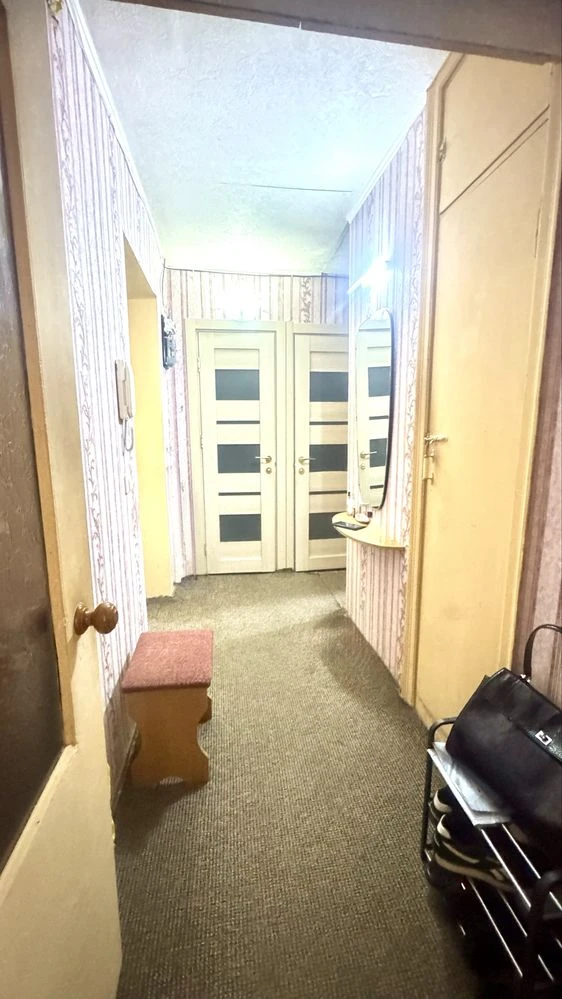 Sale of a 4-room apartment on Nezalezhnosti Street (Titova) in Dnipro.