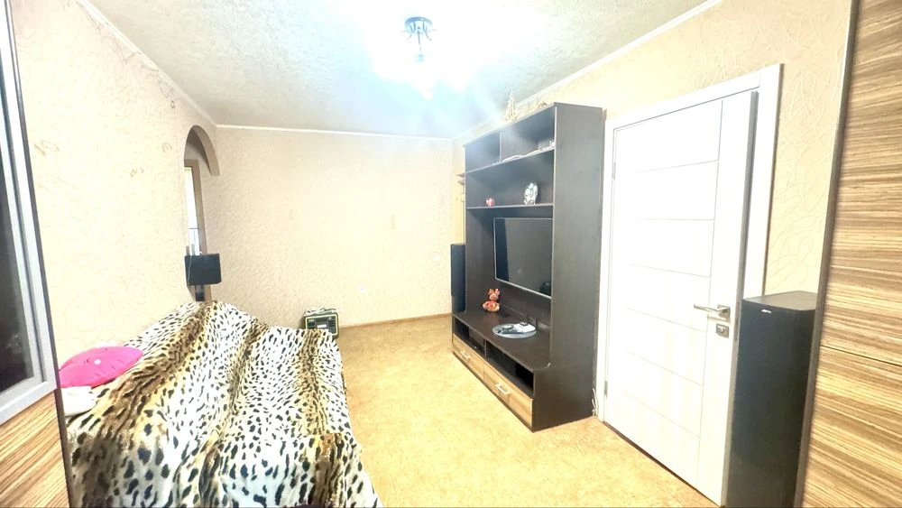 Sale of a 4-room apartment on Nezalezhnosti Street (Titova) in Dnipro.