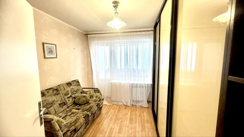 For sale 3-room apartment in a multi-story building on Yangel in Dnipro