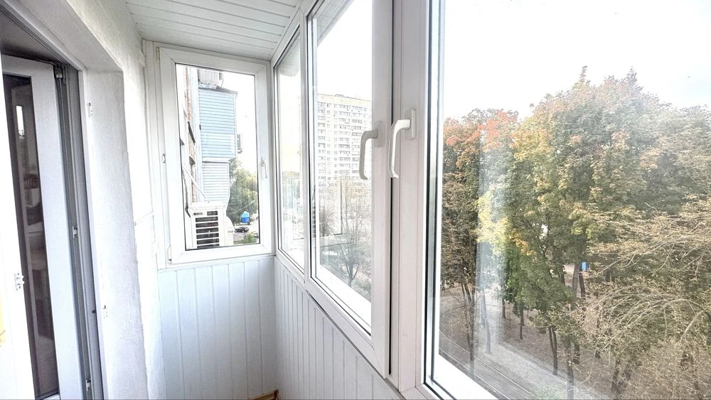 For sale 3-room apartment in a multi-story building on Yangel in Dnipro