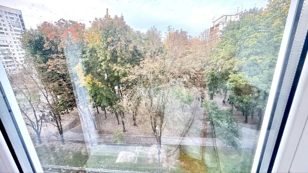 For sale 3-room apartment in a multi-story building on Yangel in Dnipro
