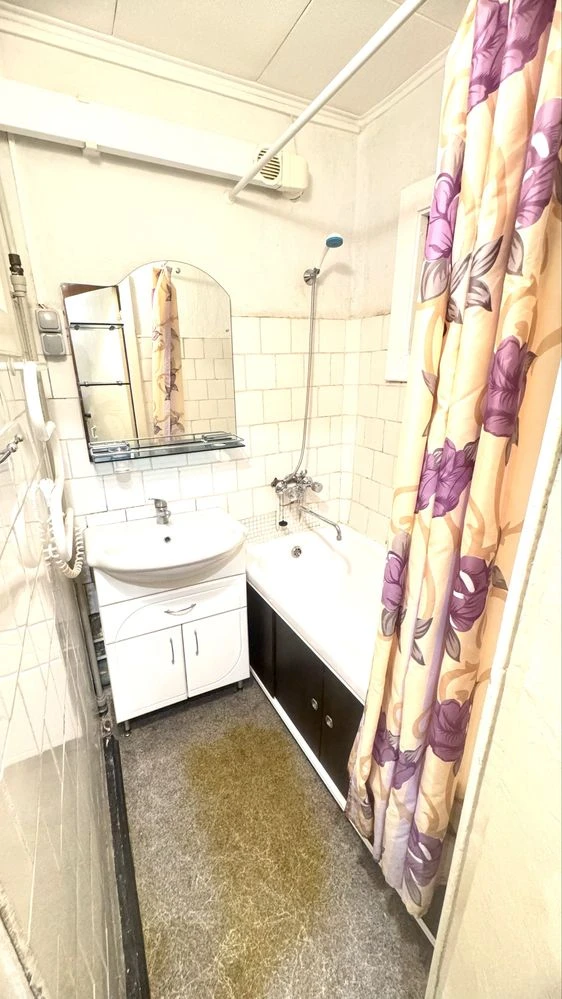 For sale 3-room apartment in a multi-story building on Yangel in Dnipro