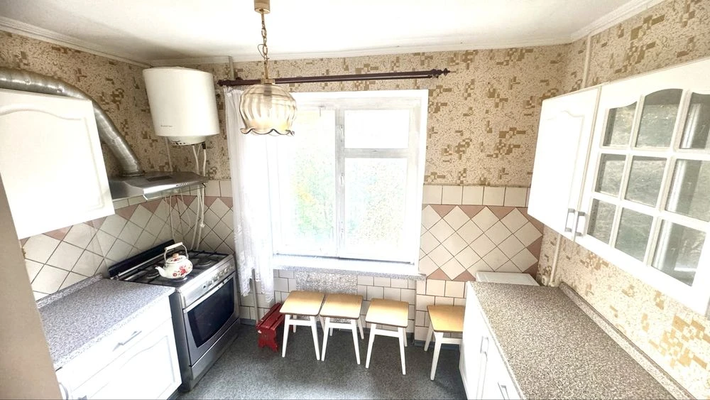For sale 3-room apartment in a multi-story building on Yangel in Dnipro