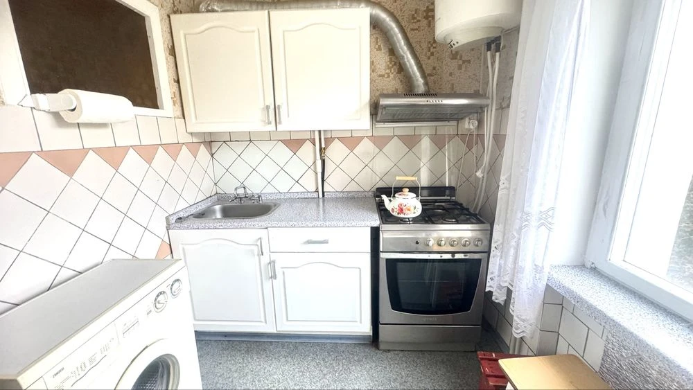 For sale 3-room apartment in a multi-story building on Yangel in Dnipro