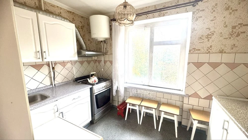 For sale 3-room apartment in a multi-story building on Yangel in Dnipro