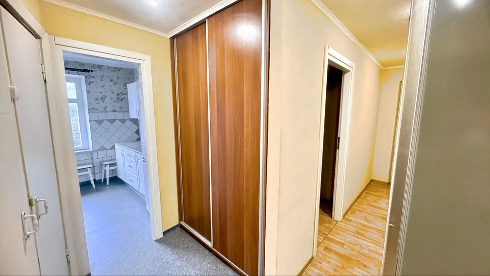For sale 3-room apartment in a multi-story building on Yangel in Dnipro