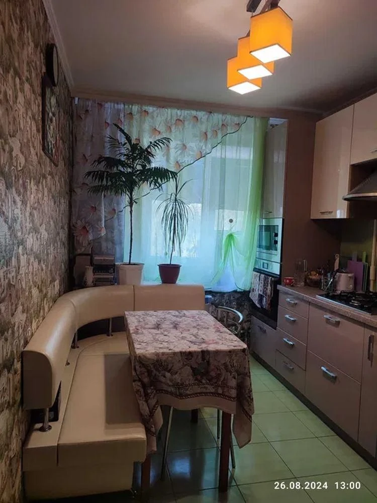 For Sale 3-room apartment in the Kosmonavtov area, street.