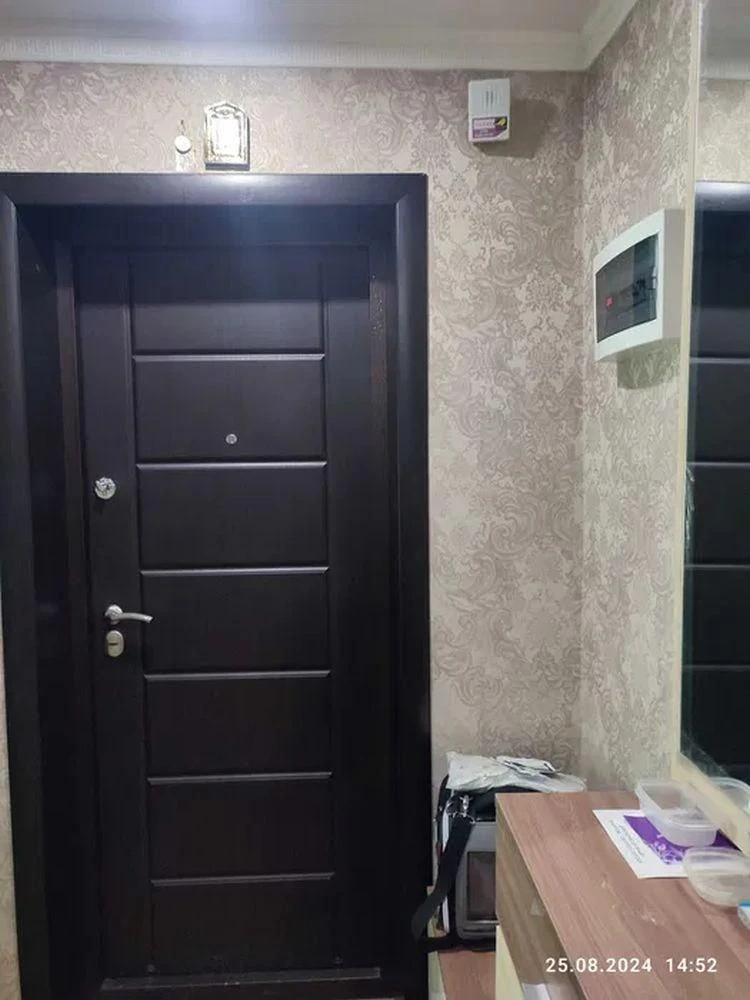 For Sale 3-room apartment in the Kosmonavtov area, street.